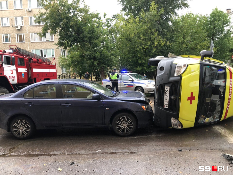 К счастью, в иномарке сработали подушки безопасности К счастью, в иномарке сработали подушки безопасности