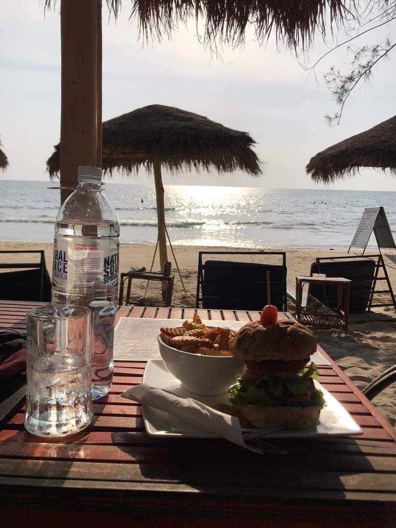 Обед с видом на море
