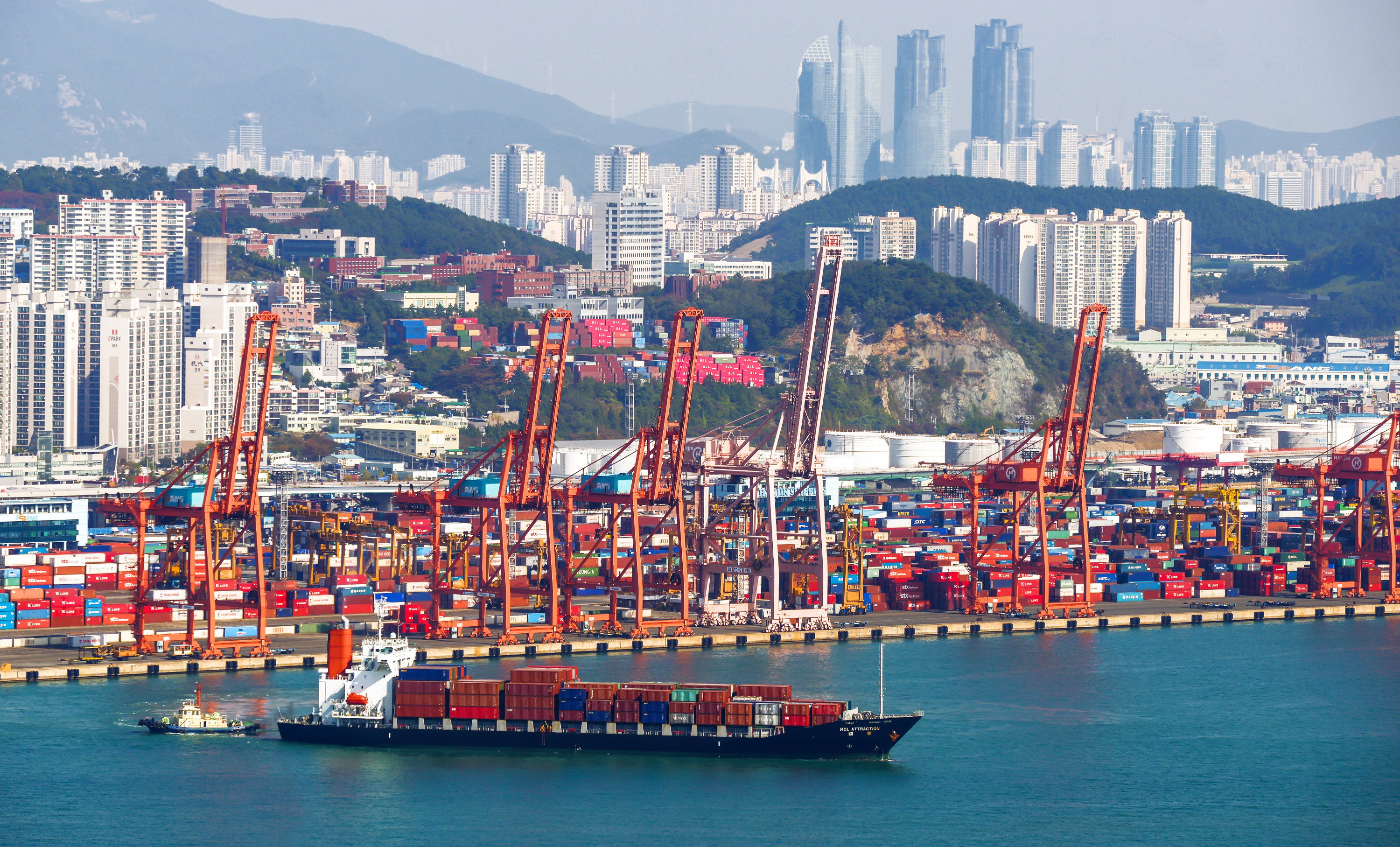 Сеул порт. Порт Пусан Южная Корея. Порт в Корее Busan. Пусан Корея порт морской. Порты Южной Кореи Пусан.