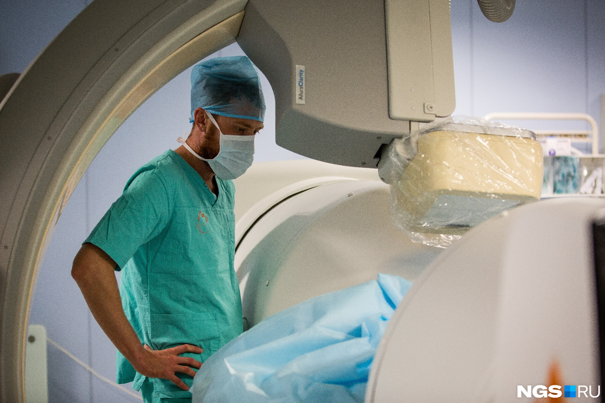 Робот позволяет уменьшить рентгеновское облучение пациента и хирурга во время операции