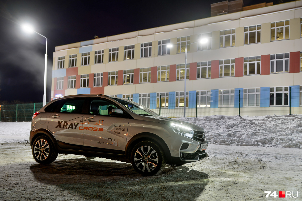 Оснастить XRAY Cross полным приводом — слишком масштабная инженерная задача. Renault Duster — хоть и соплатформенная модель, но всё же другая, например, версия 4WD имеет независимую заднюю подвеску Оснастить XRAY Cross полным приводом — слишком масштабная инженерная задача. Renault Duster — хоть и соплатформенная модель, но всё же другая, например, версия 4WD имеет независимую заднюю подвеску