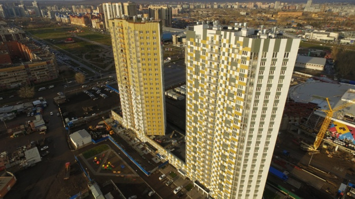 Губернатор Красноярского края на годовую зарплату может купить 112 однокомнатных квартир