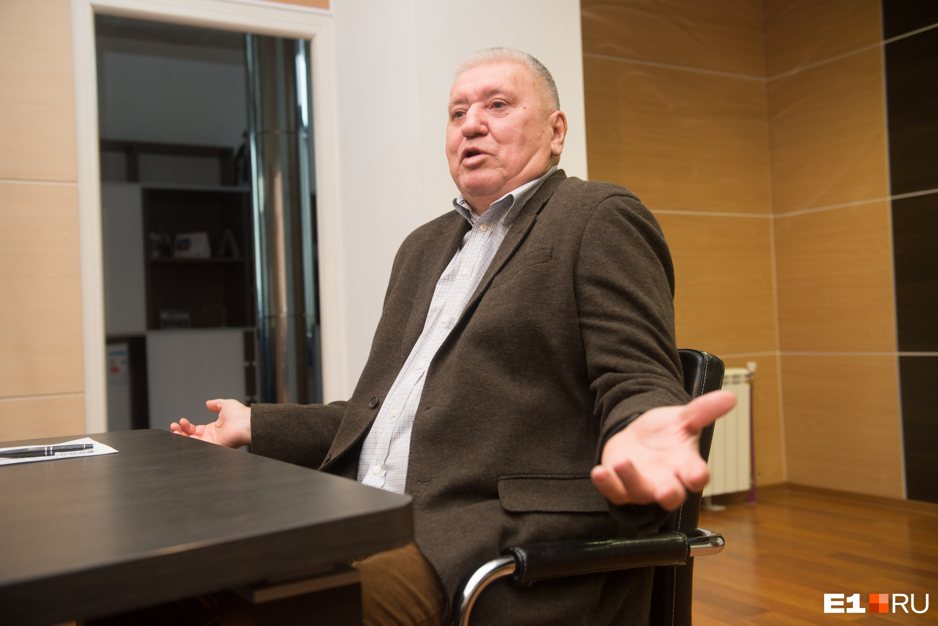 Анатолий Бартенёв уверяет, что дилеры зарабатывают не на железе, а на различных дополнительных услугах