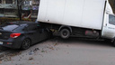 Фиаско с парковкой: в Тольятти водитель «Шевроле» залетел под «Газель»