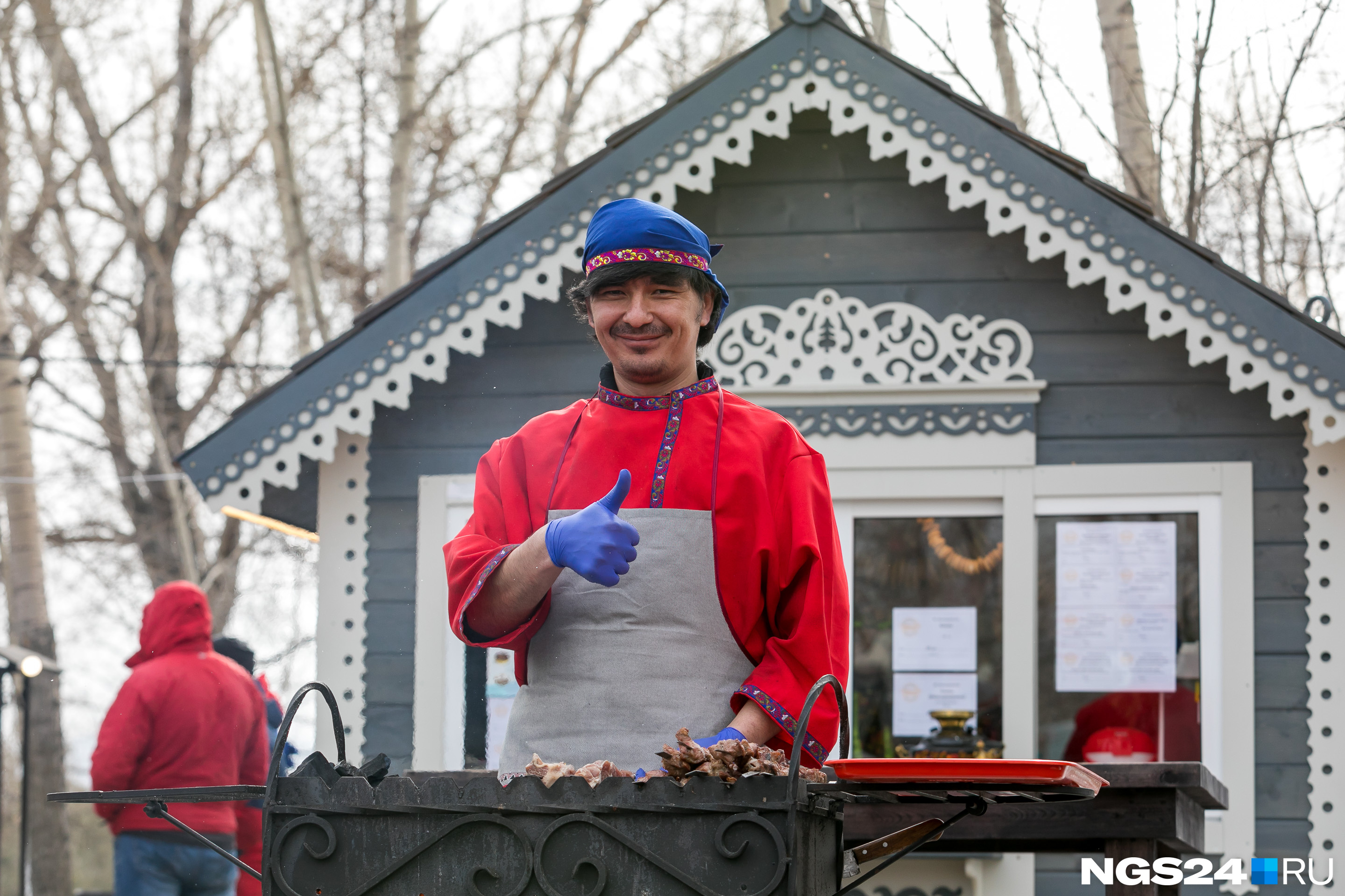 Шашлычники говорят, что люди любят мясо больше, чем блины Шашлычники говорят, что люди любят мясо больше, чем блины