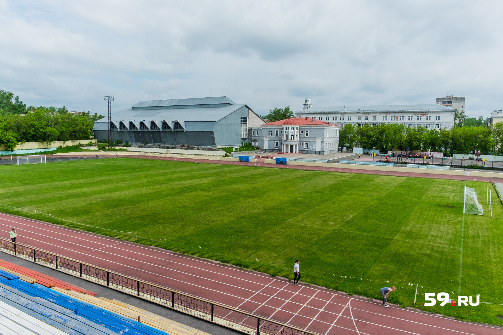 стадион пермь в закамске. стадион прикамье ласьвинская 1 пермь. прикамье закамск. стадион пермь в закамске. стадион прикамье пермь.