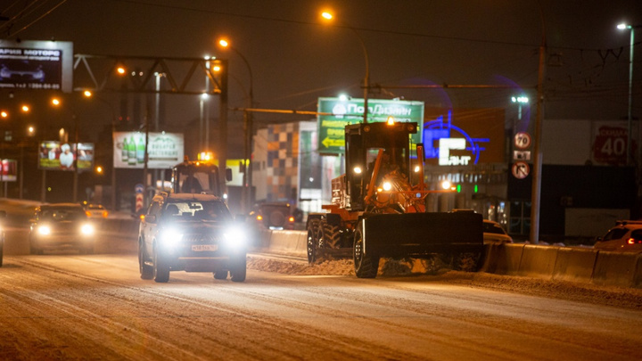 Потекли от соли: смотрим, как в разных городах России убирают снег