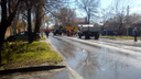 Одну из ростовских улиц затопило нечистотами из-за неполадок в коллекторе