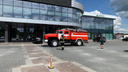 К крупному отелю в Челябинске стянули пожарные машины
