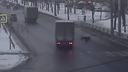 Провезло по дороге несколько метров: в Ярославле «Газель» сбила пешехода. Видео