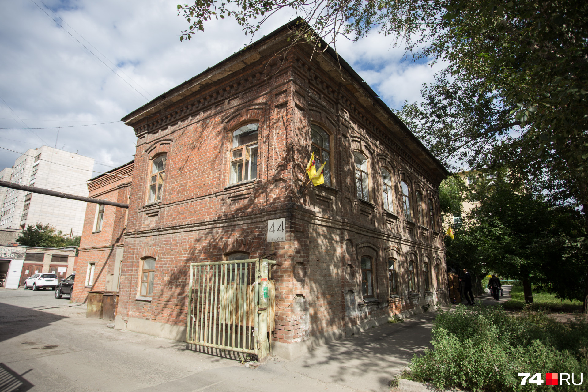 В доме, построенном в 1895 году, работала первая ремесленная школа
