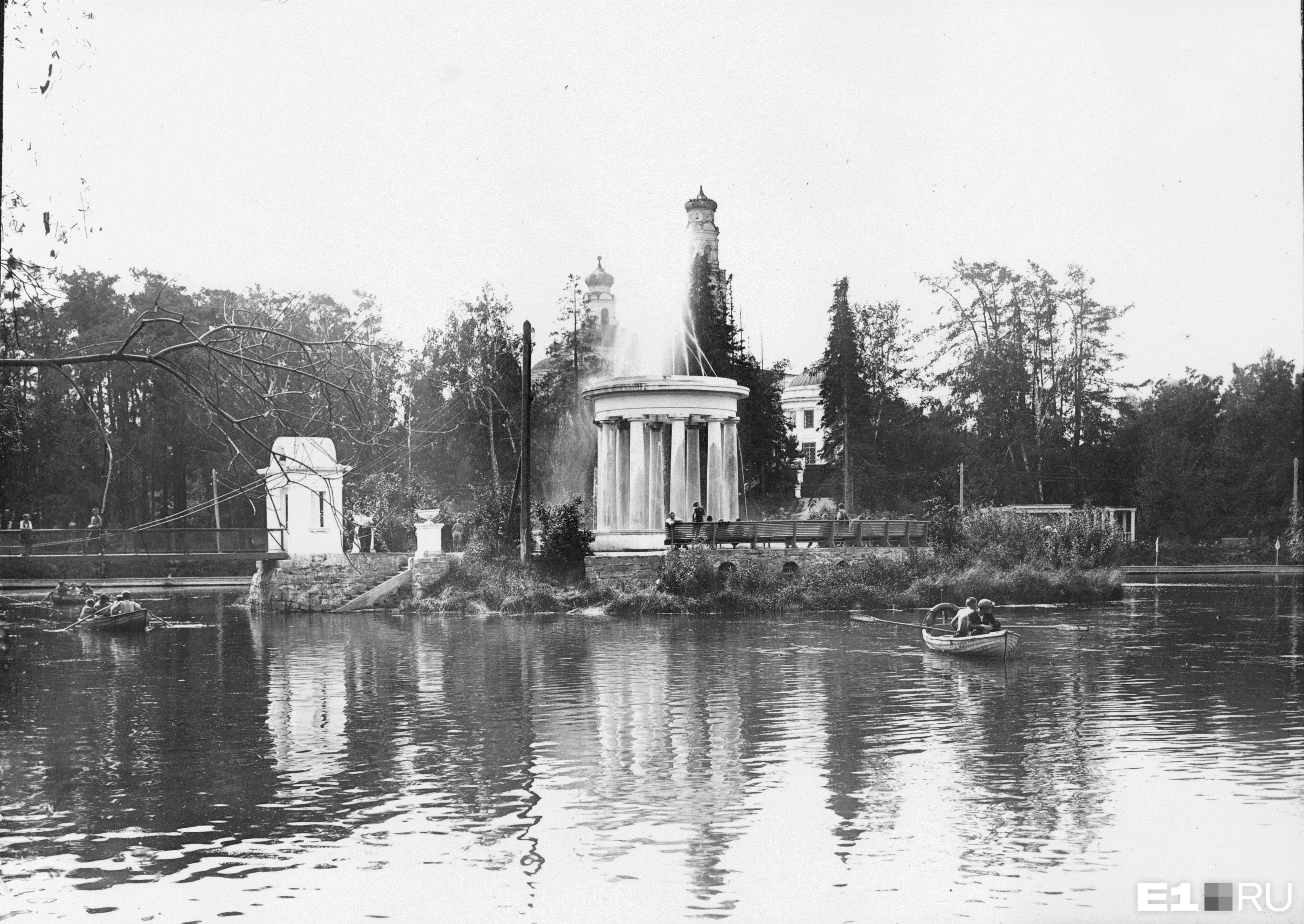 Ротонда — фонтан в парке Дворца пионеров. 1930-е годы