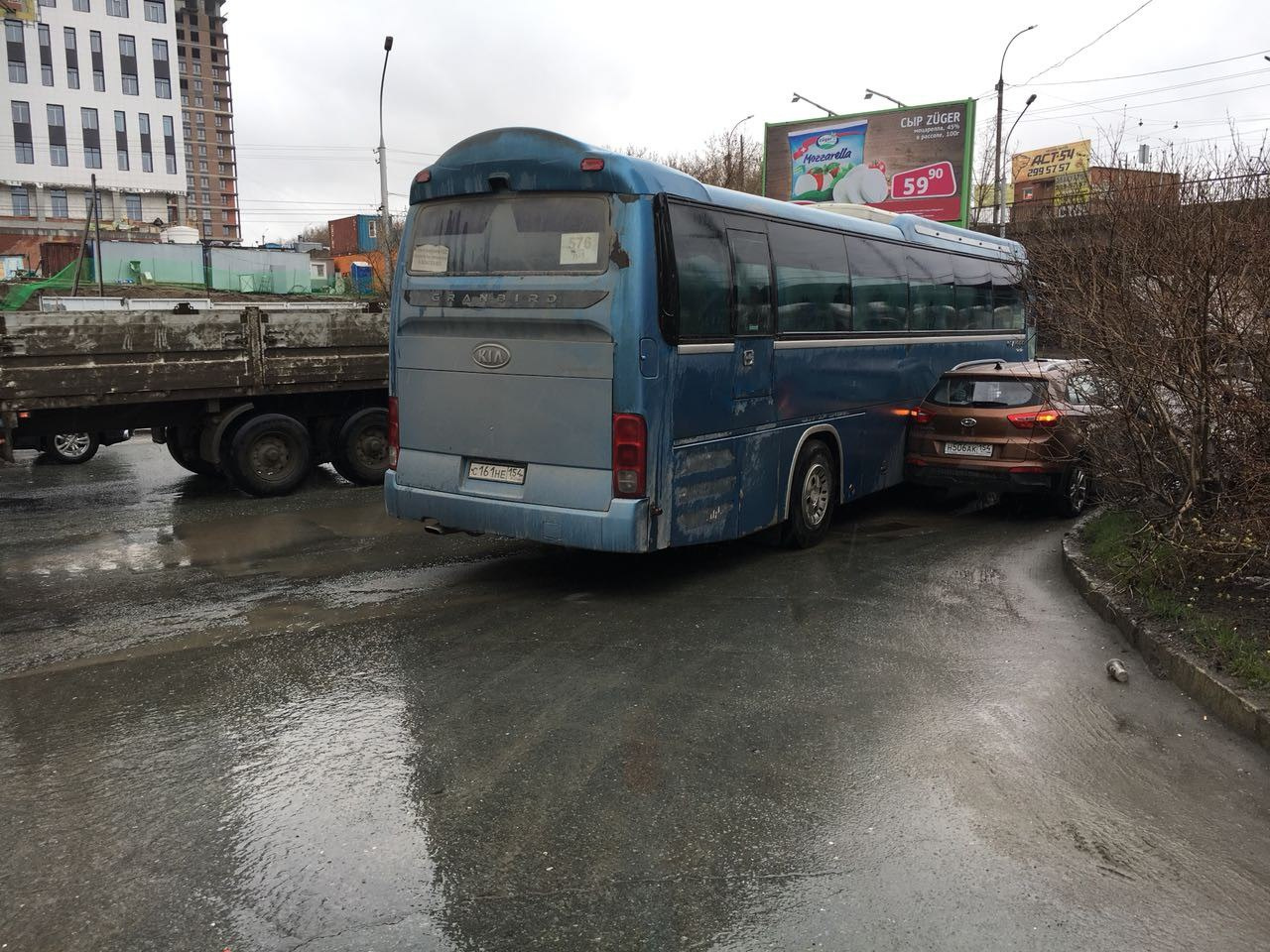 Пассажиров пересадили в другой автобус