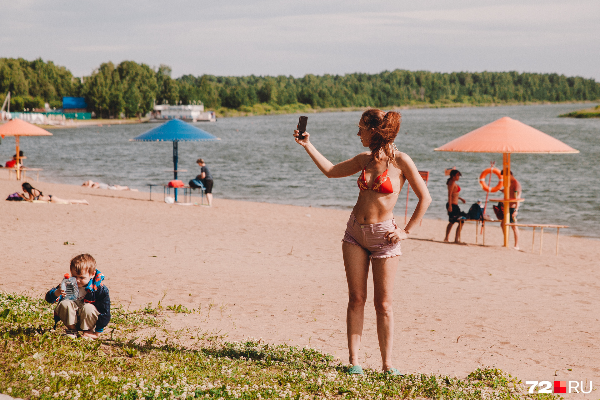 Первая линия пляж тюмень. Тюменский пляж. Пляж пруд Лесной Тюмень. Пляж Боровое Тюмень.