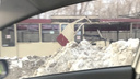 Грузовик разорвал трамвай в Челябинске, но чудом обошлось без госпитализации пассажиров