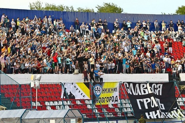 Фанаты ФК «НН» на первом стыковом матче с «Волгой» Фанаты ФК «НН» на первом стыковом матче с «Волгой»