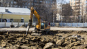 Строители перекопали главную площадь в Центральном парке — теперь там груда камней