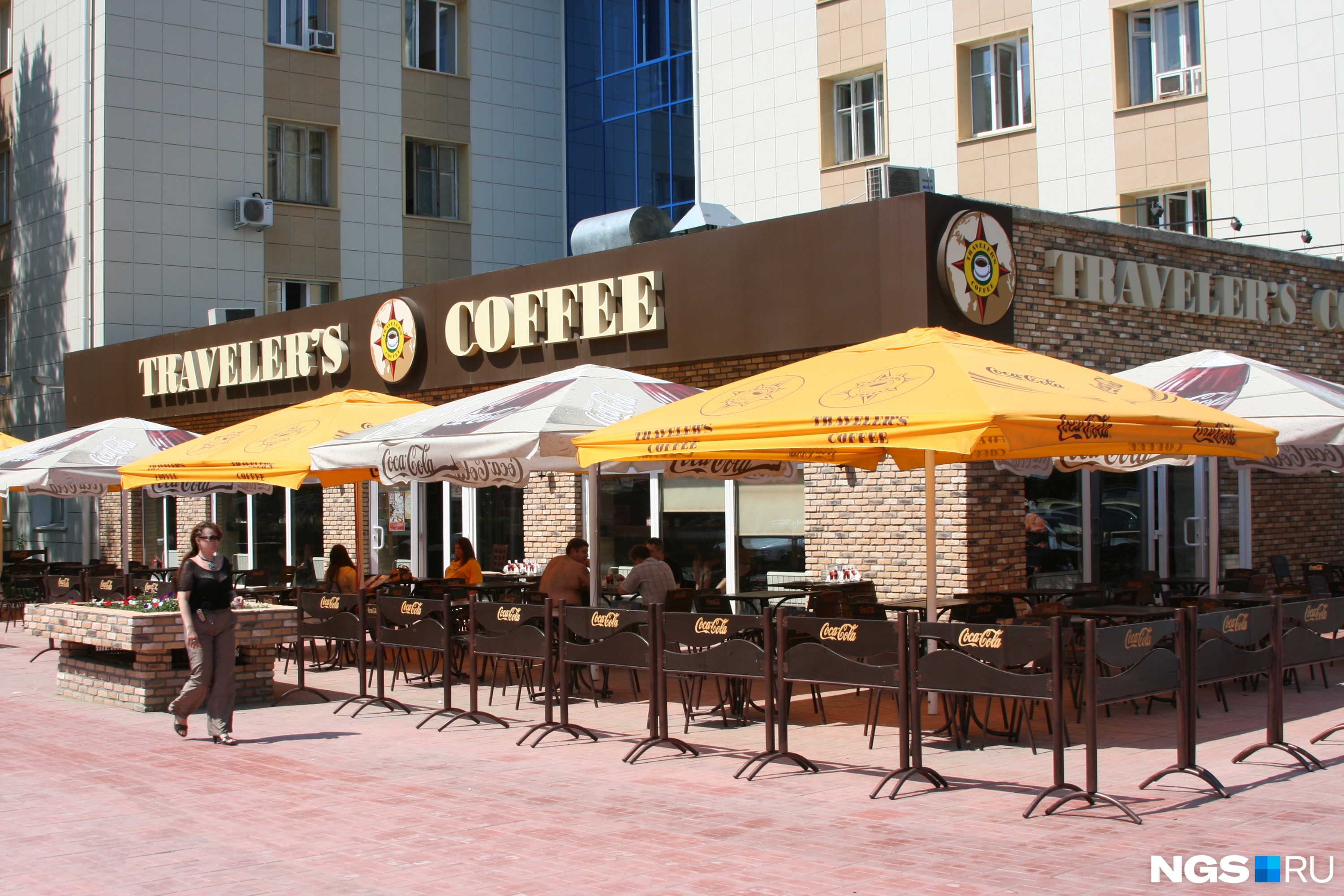Заведение Traveler`s coffee. На его месте (в половине помещения) потом открылась та самая «Академия кофе», поджог которой привел Пириева на скамью подсудимых<br>