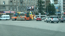 Дорожники начали кругами укладывать асфальт на площади Калинина