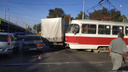Трамвай — в «Газель», «Газель» — в ВАЗ: ДТП парализовало Заводское шоссе