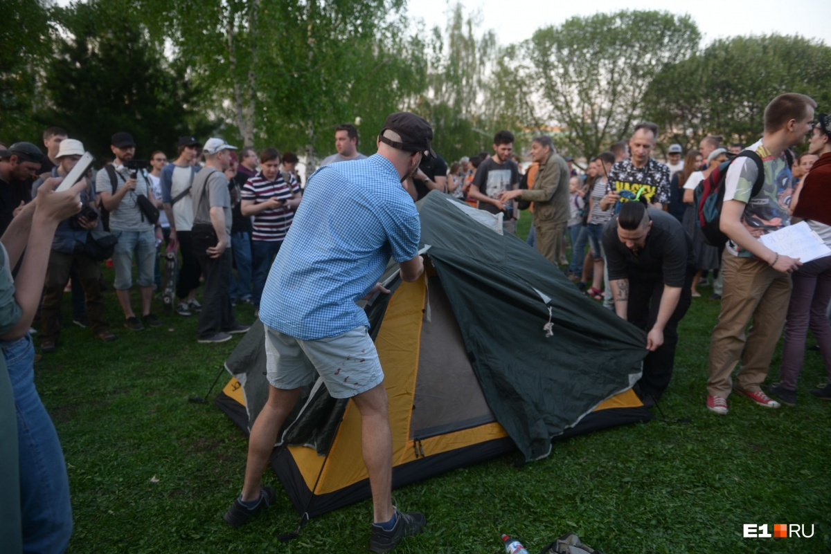 А это палатка протестующих А это палатка протестующих
