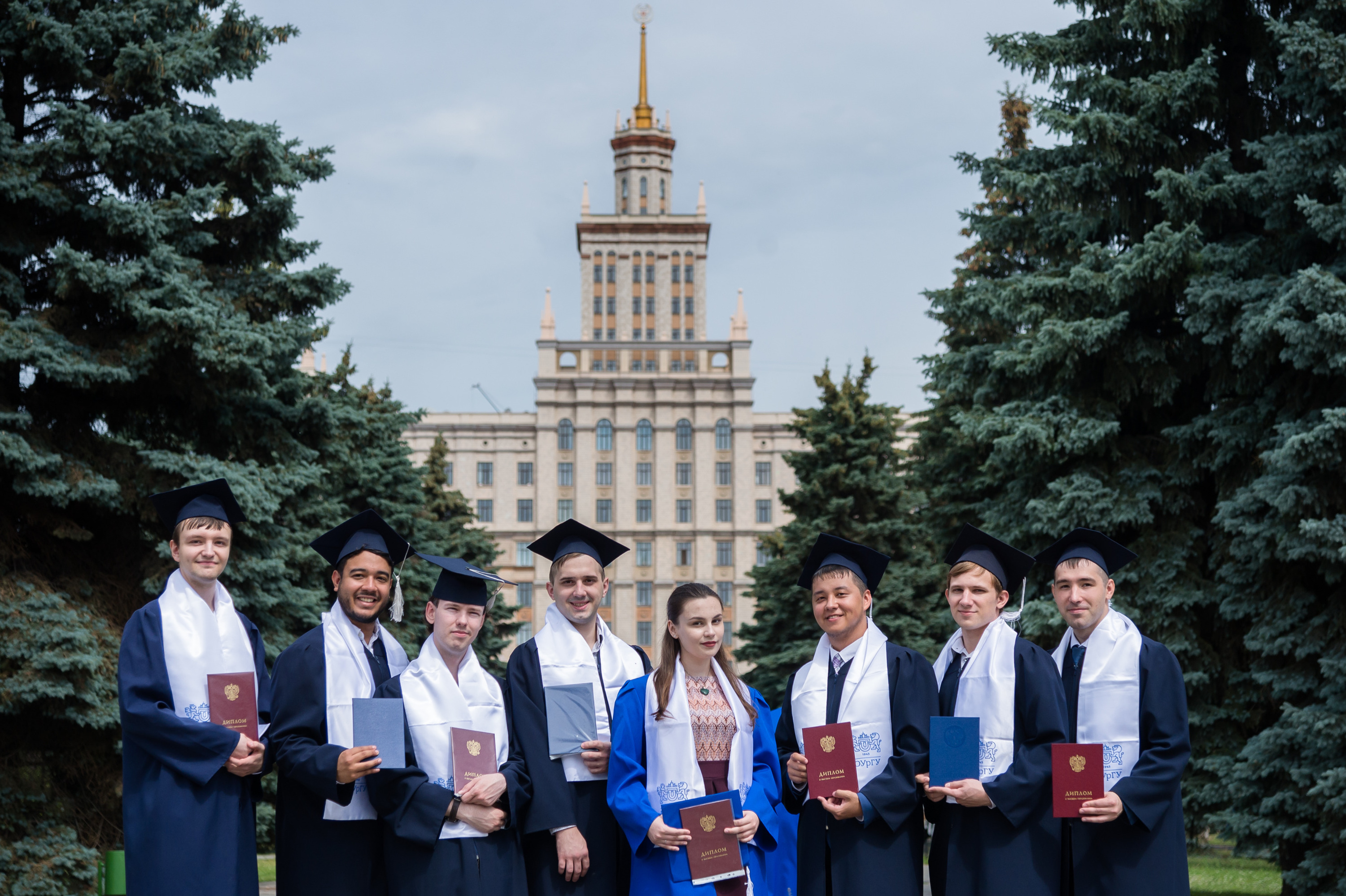 Иодо юургу. Выпускники ЮУРГУ. Выпускной ЮУРГУ. ЮУРГУ вручение дипломов. Выпуск ЮУРГУ.