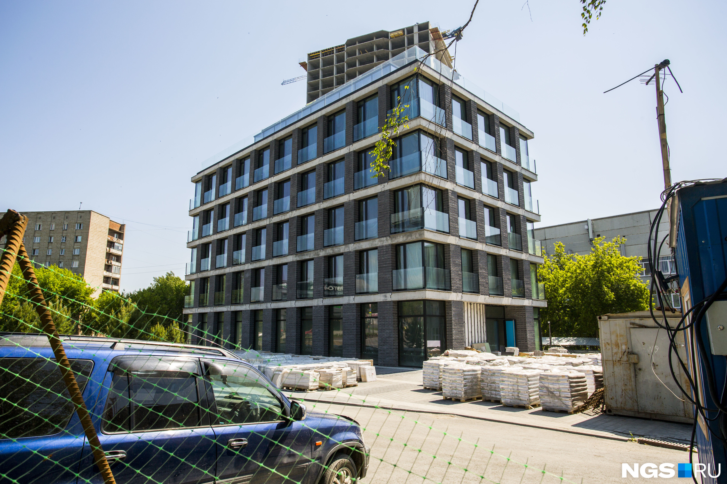 За новым зданием скоро появятся жилые высотки компании «КМС»