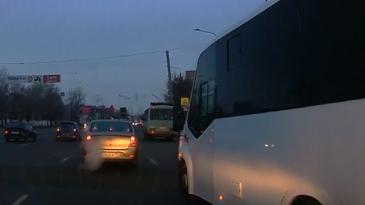 Лови маршрутку: смотрим подборку лобовых атак и аварий с общественным транспортом в Челябинске