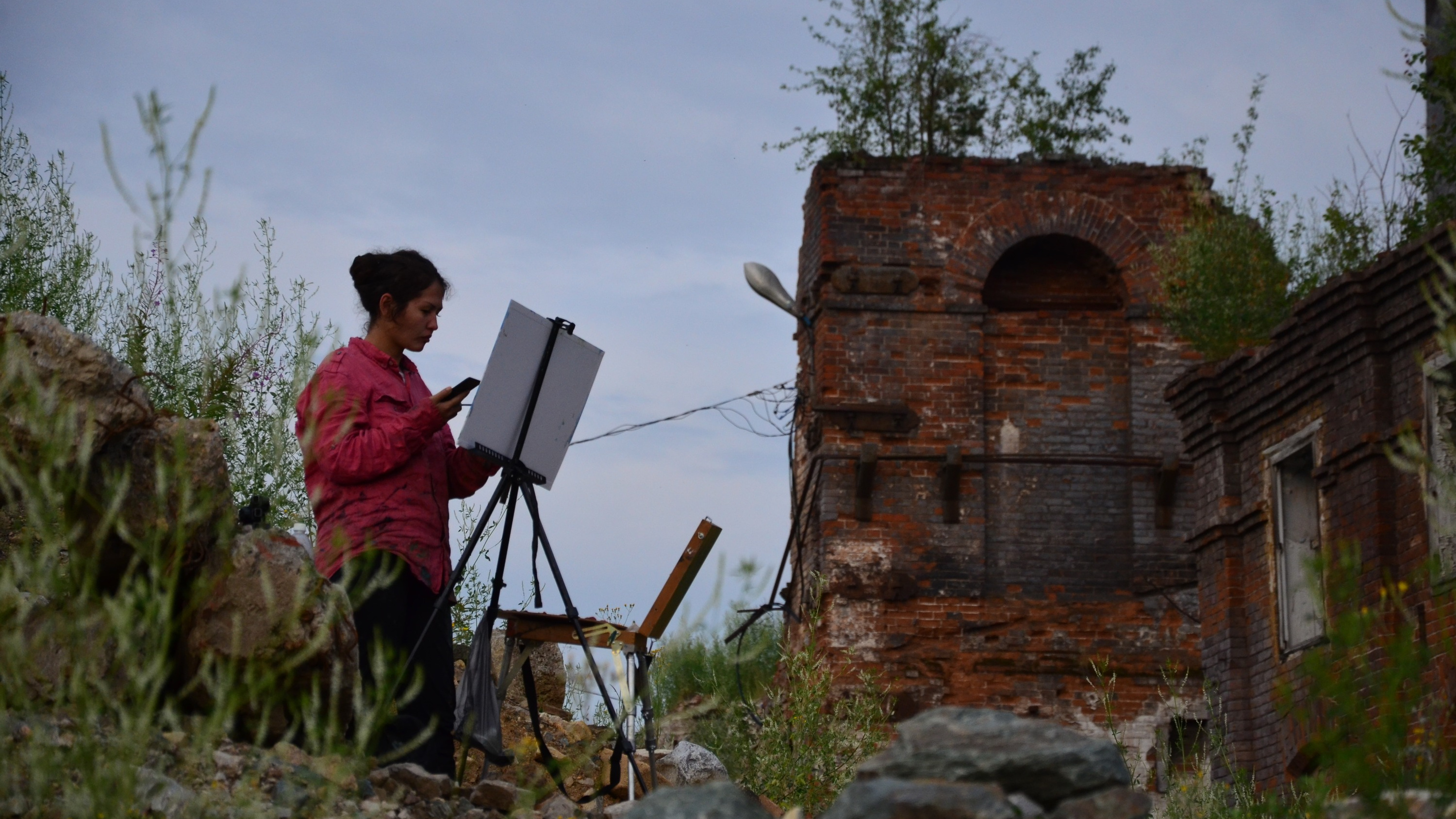 Художники из разных стран две недели будут рисовать старинный уральский посёлок