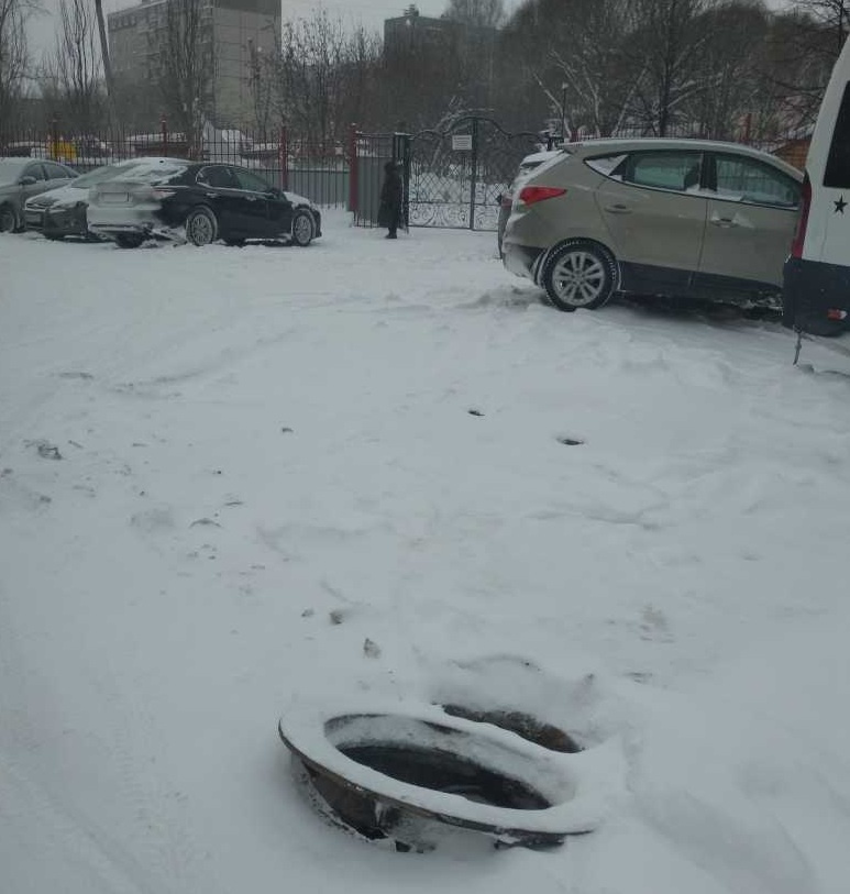 Главное — в темноте спросонок не проморгать этот открытый люк Главное — в темноте спросонок не проморгать этот открытый люк