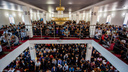 15 лучших фото Курбан-байрама: мусульмане пришли в новосибирские мечети на праздничную молитву
