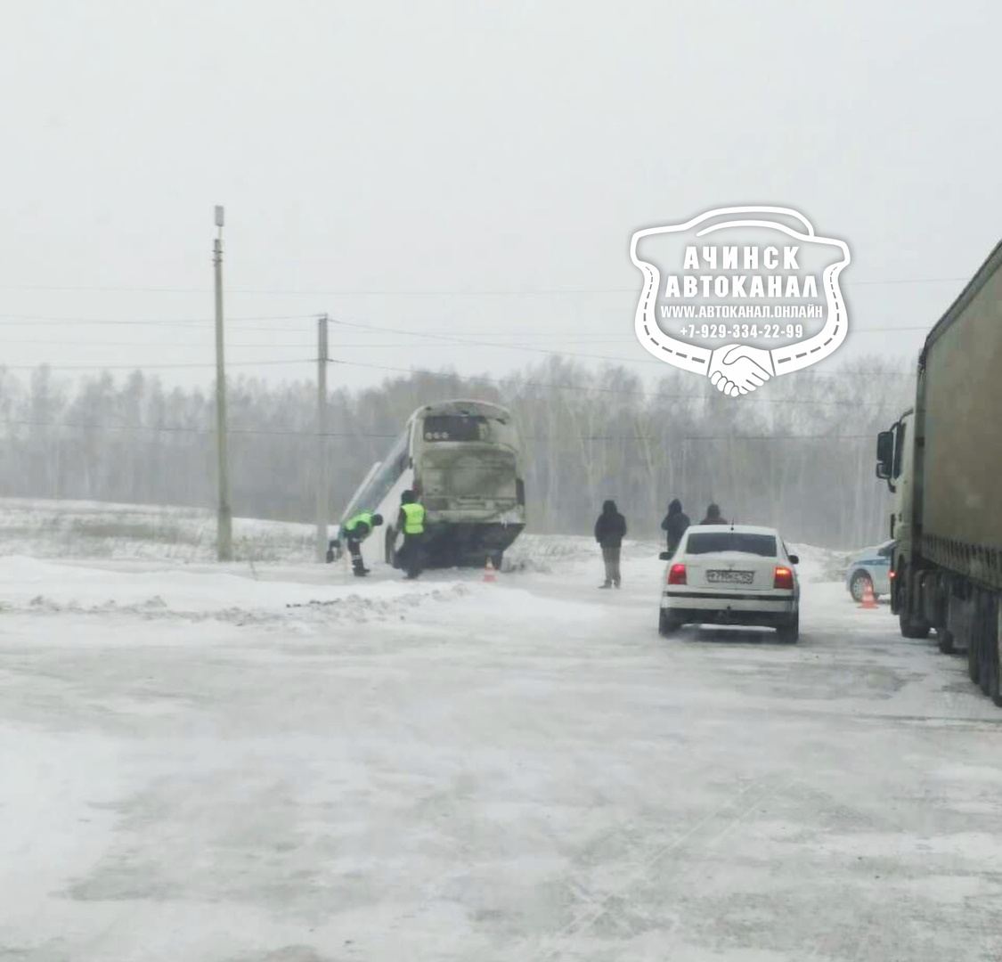 В салоне находилось 15 человек, помимо водителя В салоне находилось 15 человек, помимо водителя