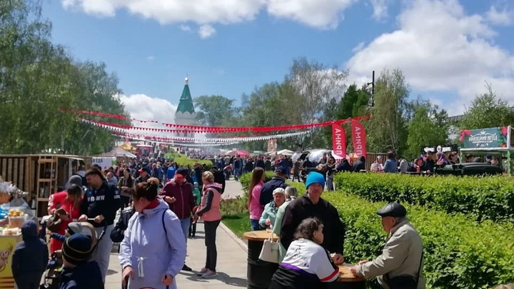 Сотни людей пришли на Покровскую гору ради пересъемки 8-го сезона «Игры престолов» и шашлыков