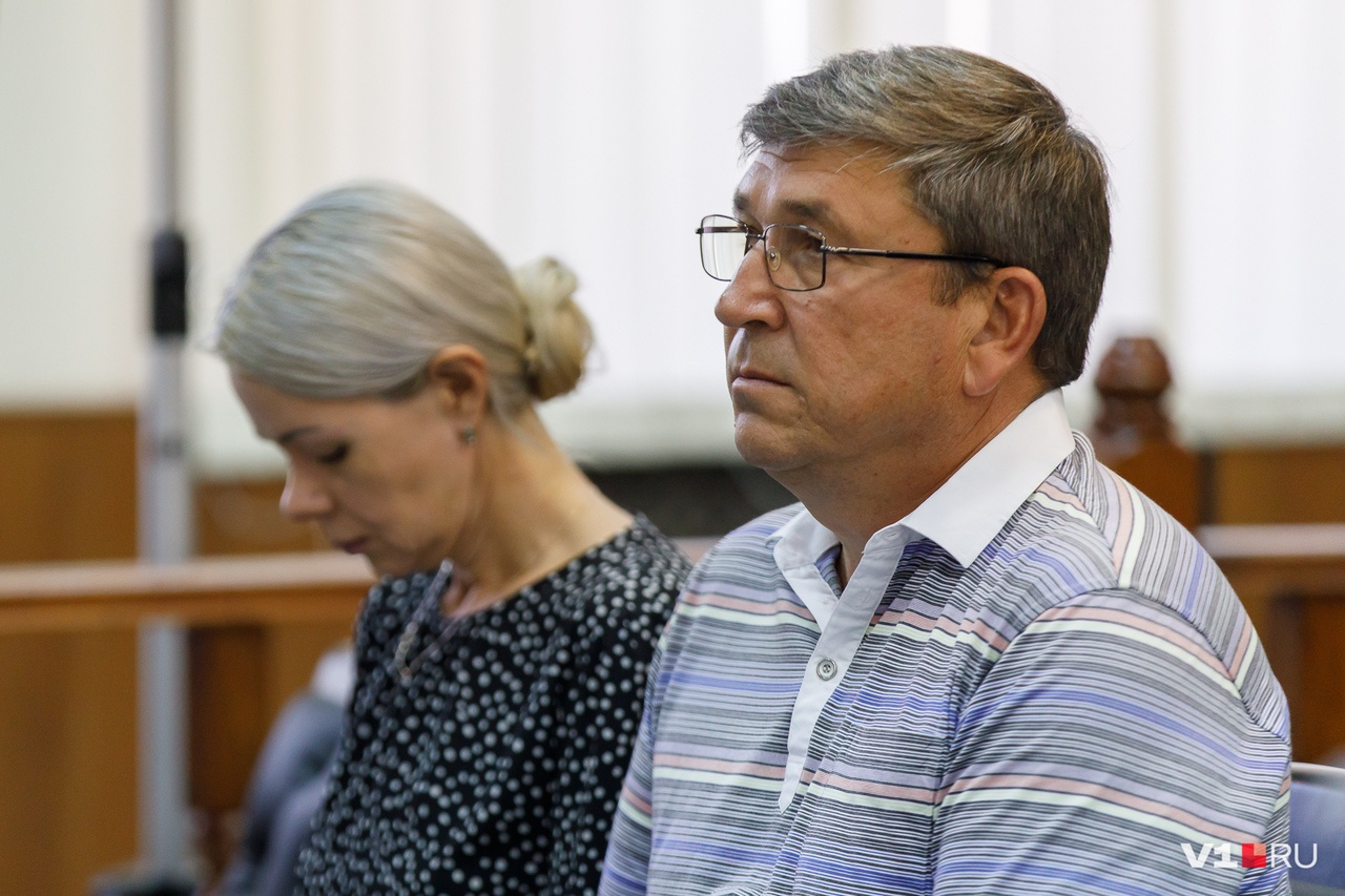 Мать Рената Булатова всё заседание смотрела на сына и сдерживала слёзы Мать Рената Булатова всё заседание смотрела на сына и сдерживала слёзы