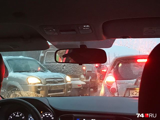 Автомобилисты хитрят, чтобы побыстрее проскочить заторы Автомобилисты хитрят, чтобы побыстрее проскочить заторы