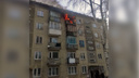 На Бугринской роще загорелась пятиэтажка: на месте работают спасатели