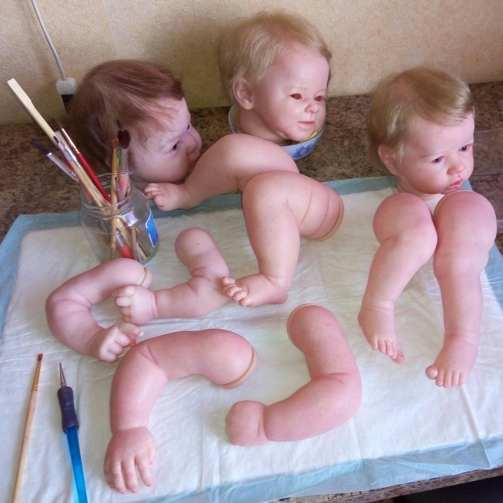 Основа куклы — заготовка из винила, ручки, ножки и голова по отдельности