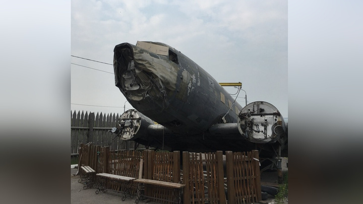 Смотрим, как восстанавливают легендарный самолет «Дуглас» в Красноярске