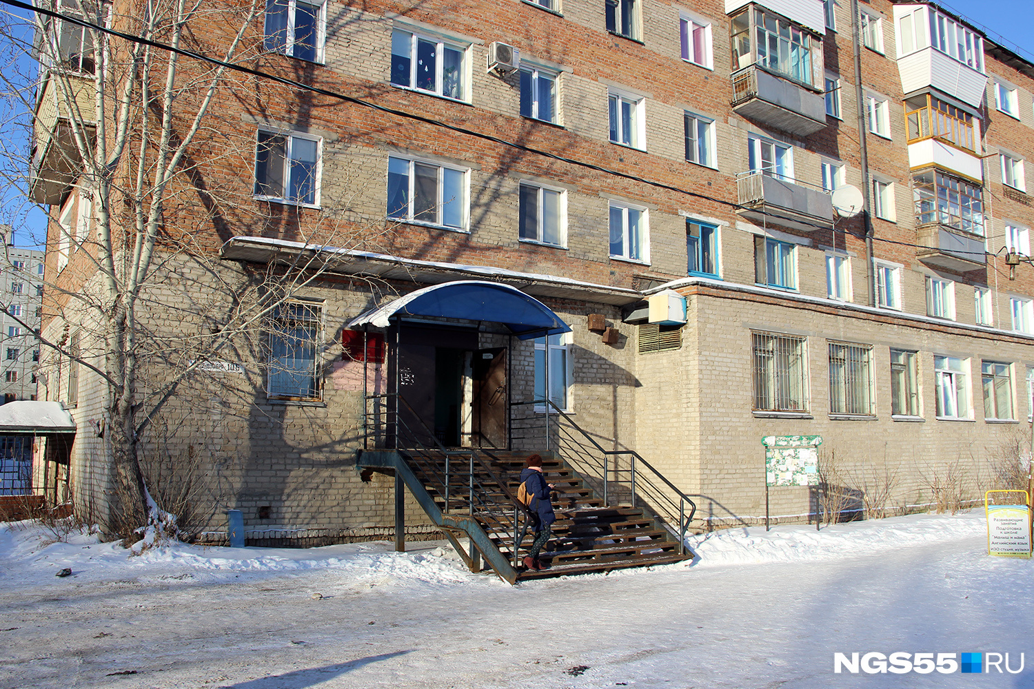Поликлиника занимает первый этаж жилого дома