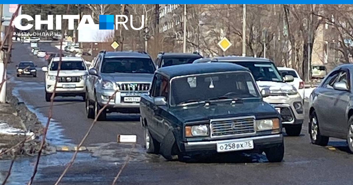 Колесо отвалилось у «Жигулей» на лежачем полицейском в Чите - 11 апреля ...