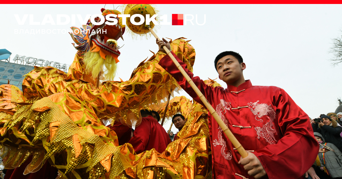 звёзды русского радио на дворцовой площади. рок концерт. баста 2022. алые паруса концерт на дворцовой 2022. трамп на дворцовой площади.