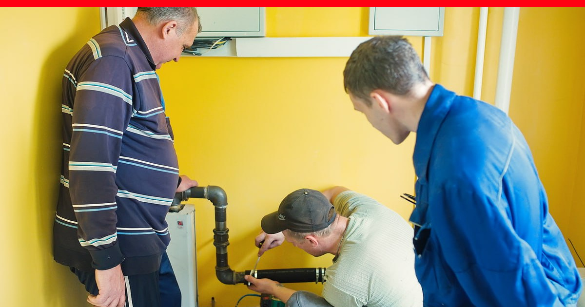 Сколько зарабатывают сантехники в Москве и какие компании их ищут: кем ...