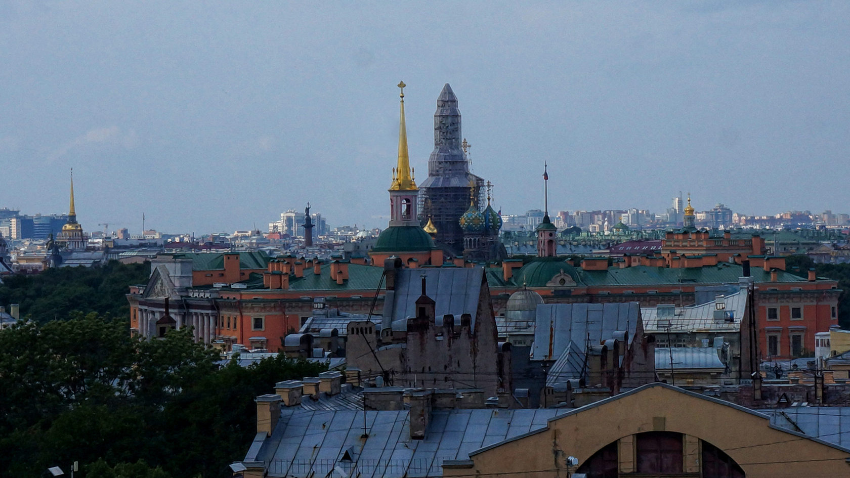 Петербург, вид сверху. Любуемся городом с крыши дома в центре - 14 августа  2018 - ФОНТАНКА.ру