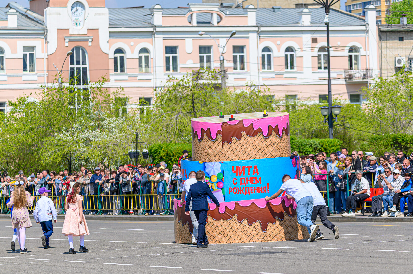 День города в Чите 26 мая 2024: фотографии Хабиба, «Землян» и горожан на  мероприятиях - 27 мая 2024 - ЧИТА.ру