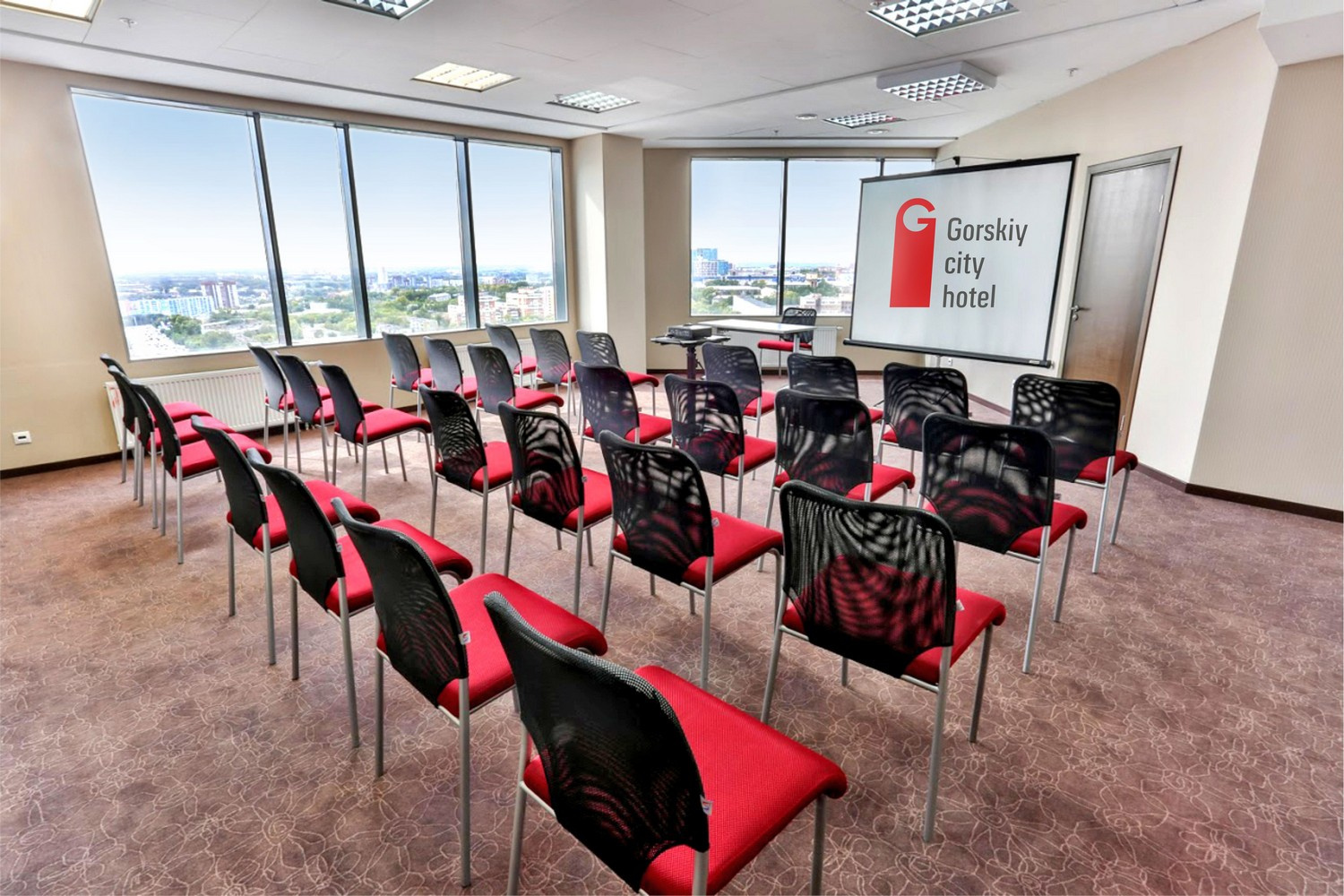Все <a href="http://gorskiycityhotel.ru/conference/" target="_blank">шесть залов</a> отеля — трансформеры, что позволяет перестраивать их пространство под любое количество участников. Площади варьируются от 45 до 235 кв. м, на которых единовременно могут присутствовать до 500 человек! Мало кто в городе может обеспечить такие же условия. Все залы имеют современное техническое оснащение, продуманную инженерию, включая отличные кондиционеры, новую удобную мебель и бесплатный доступ к скоростному интернету. Минимальное время аренды любого из залов — от трех часов. Все <a href="http://gorskiycityhotel.ru/conference/" target="_blank">шесть залов</a> отеля — трансформеры, что позволяет перестраивать их пространство под любое количество участников. Площади варьируются от 45 до 235 кв. м, на которых единовременно могут присутствовать до 500 человек! Мало кто в городе может обеспечить такие же условия. Все залы имеют современное техническое оснащение, продуманную инженерию, включая отличные кондиционеры, новую удобную мебель и бесплатный доступ к скоростному интернету. Минимальное время аренды любого из залов — от трех часов.