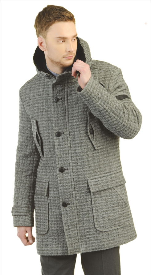 Для молодых и смелых. Спортивный стиль пальто выдержан даже в деталях. <b>10 590 руб.</b>