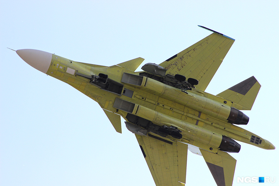 Каждый Су-34 стоит порядка 1 млрд руб. То есть одно только производство боевых самолетов делает НАЗ крупнейшим промышленным предприятием города. Для сравнения: бюджет всего Новосибирска на 2014 год составляет менее 35 млрд руб., а строительство третьего моста через Обь (которое заняло несколько лет) обойдется в целом в 15 млрд руб. Каждый Су-34 стоит порядка 1 млрд руб. То есть одно только производство боевых самолетов делает НАЗ крупнейшим промышленным предприятием города. Для сравнения: бюджет всего Новосибирска на 2014 год составляет менее 35 млрд руб., а строительство третьего моста через Обь (которое заняло несколько лет) обойдется в целом в 15 млрд руб.