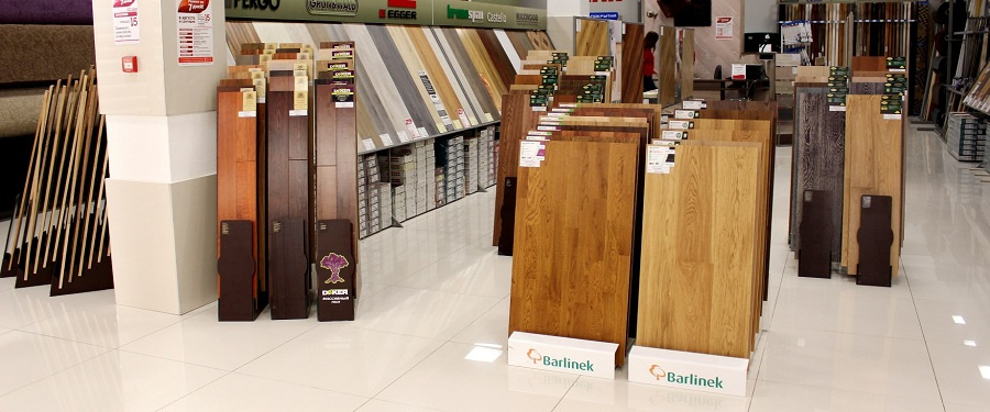 В ТВК «Калейдоскоп комфорта и уюта» — <a href="http://www.kaleidockop.ru/sections-of-goods/?cc[]=93" target="_blank">восемь салонов</a> с разнообразными напольными покрытиями.