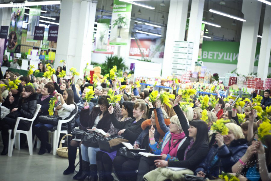 Порадуйте себя и своих близких цветущими подарками к 8 Марта. Дарите цветы не только в праздники, но и без повода — в знак внимания и уважения, восхищения и любви! Порадуйте себя и своих близких цветущими подарками к 8 Марта. Дарите цветы не только в праздники, но и без повода — в знак внимания и уважения, восхищения и любви!
