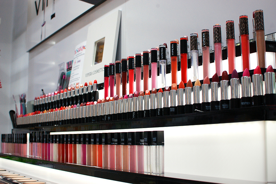 Блески и помады Vipera Cosmetics — хиты продаж! Богатая палитра цветов, бархатистая текстура, которая не сушит кожу, насыщенные тона и натуральный состав (сочетание канделильского, пчелиного и рисового восков) никого не оставят равнодушным! Помада Elite Matt — <price>490 руб.</price> Блески и помады Vipera Cosmetics — хиты продаж! Богатая палитра цветов, бархатистая текстура, которая не сушит кожу, насыщенные тона и натуральный состав (сочетание канделильского, пчелиного и рисового восков) никого не оставят равнодушным! Помада Elite Matt — <price>490 руб.</price>